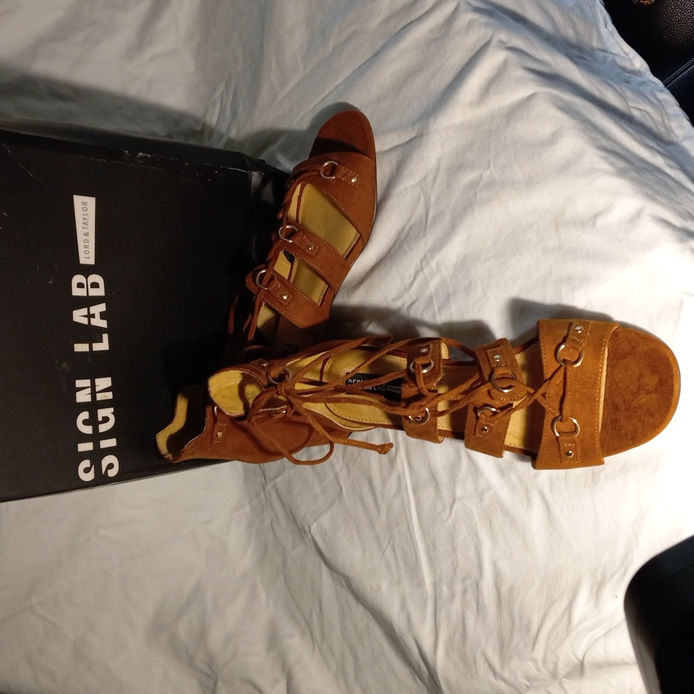 Design Lab Lord and Taylor DL-ELDY in Cognac sz 9.5